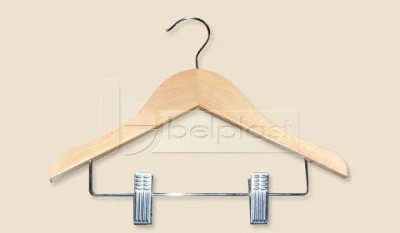 Perchas de madera para niños